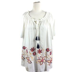 Solei White Peasant top, beautiful embroidery,